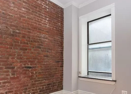 Mott Street - Photo 1