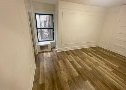 East 75th St - Photo 1