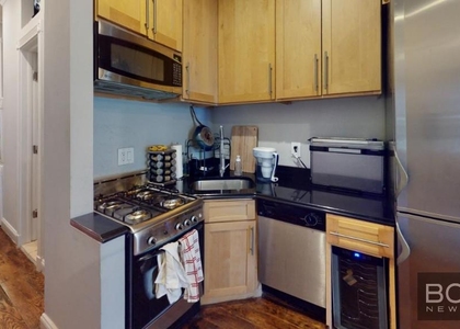 Tenth Avenue - Photo 1