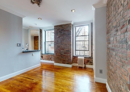 Mott Street - Photo 1