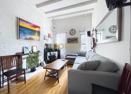 East 10th Street - Photo 1