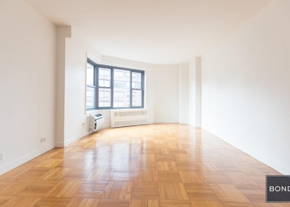 Fourth Avenue - Photo 1