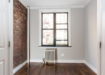 East 10th Street - Photo 1