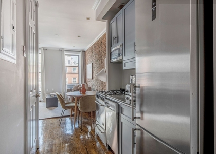 302 East 12th Street - Photo 1
