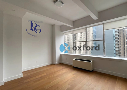 West Broadway - Photo 1