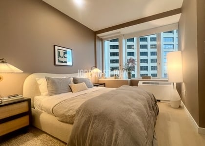 W 34TH ST - Photo 1