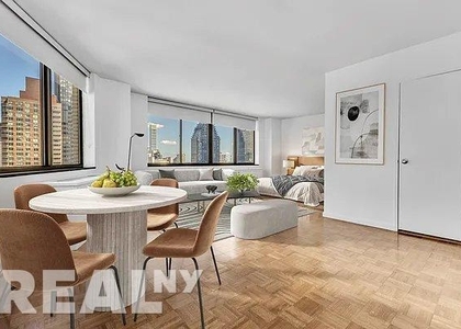 East 44th Street - Photo 1