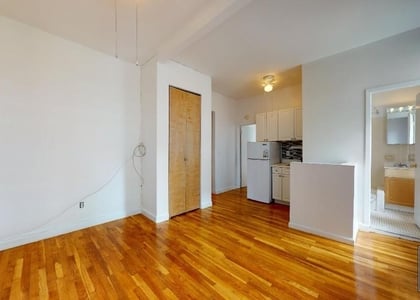 East 91 Street - Photo 1