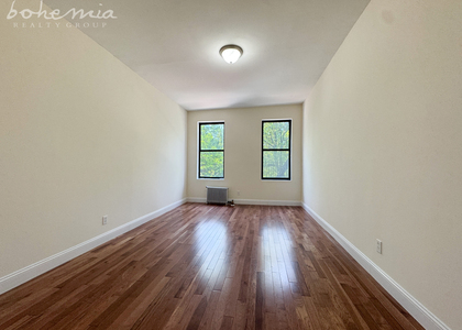 Riverside Drive - Photo 1
