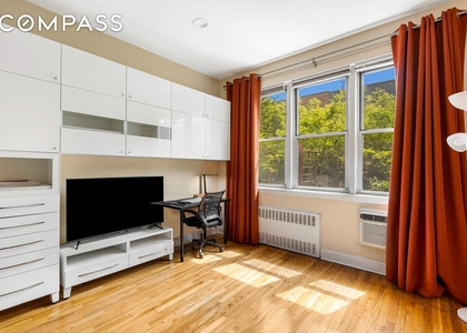 313 E 89th Street - Photo 1