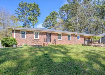878 Parkway Drive Se - Photo 1
