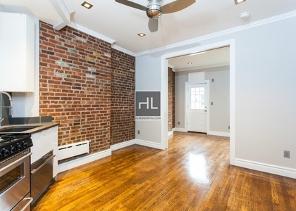 Mott Street - Photo 1