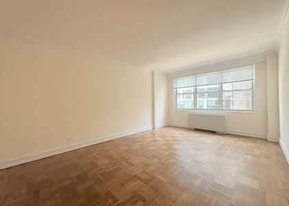 W 52nd St - Photo 1