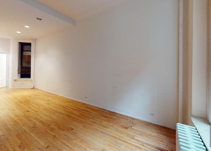 East 93 Street - Photo 1