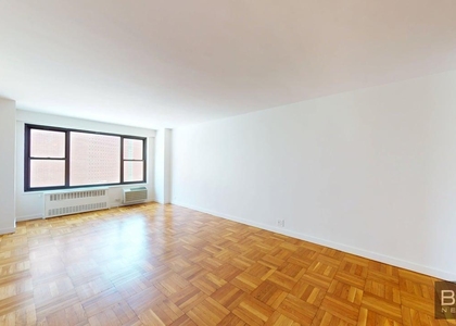 Fourth Avenue - Photo 1