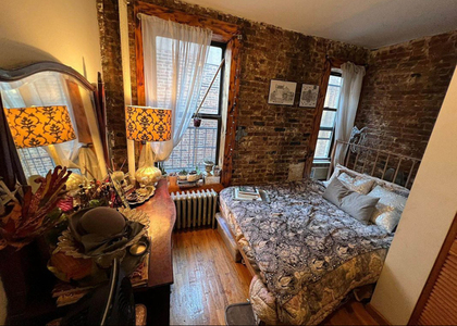 202 East 7th Street - Photo 1