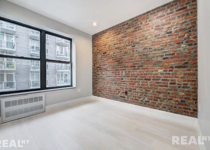 Stanton Street - Photo 1