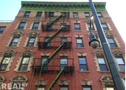 E 14th St - Photo 1