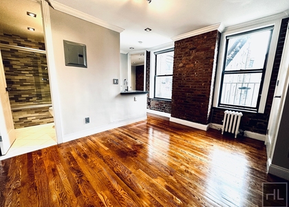 Mott Street - Photo 1