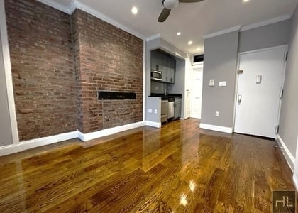 Avenue B - Photo 1
