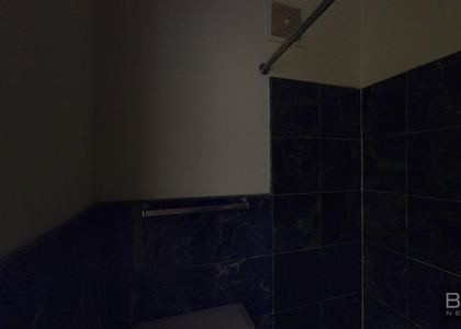 Third Avenue - Photo 1