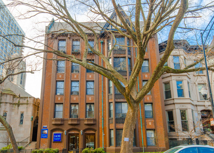 1504 N Dearborn Parkway - Photo 1