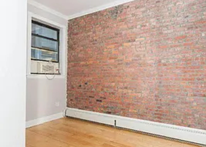 Avenue B - Photo 1
