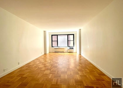 Fourth Avenue - Photo 1