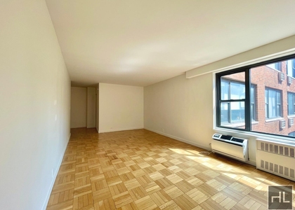 Fourth Avenue - Photo 1