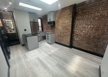 W 52nd St and 10th Ave - Photo 1