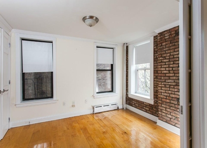 Bedford Street - Photo 1