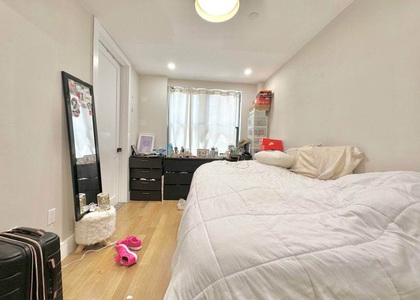 48 Bleecker Street - Photo 1