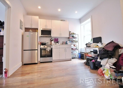 863 Knickerbocker Ave - Photo 1