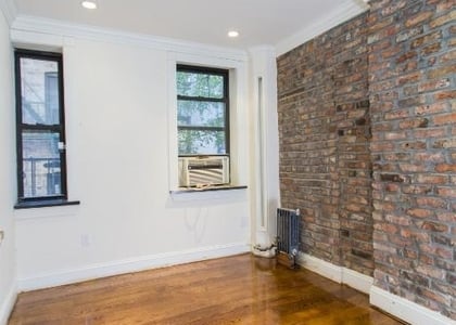 Mulberry Street - Photo 1