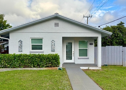 222 Se 3rd Street - Photo 1