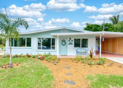 1315 Ne Flora Place - Photo 1