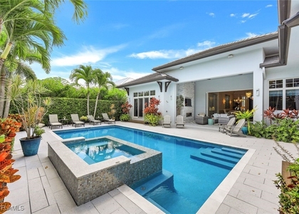 425 Harbour Drive - Photo 1