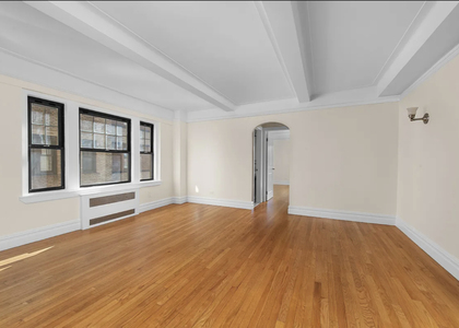 Christopher & Bleeker - Photo 1