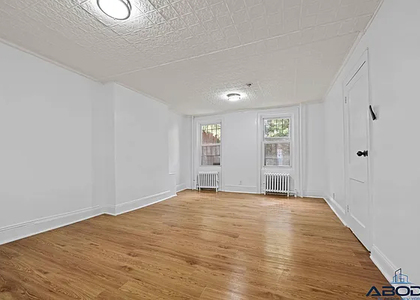 841 Willoughby Avenue - Photo 1