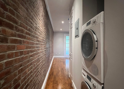 10th Avenue - Photo 1