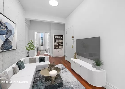 E 6th - Photo 1