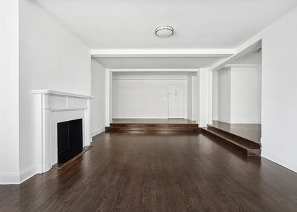 FIFTH AVENUE - Photo 1