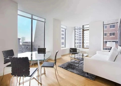 10 Hanover Square - Photo 1