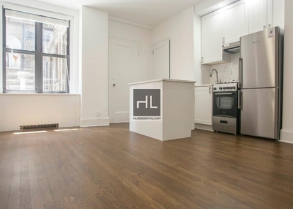 East 46 Street - Photo 1
