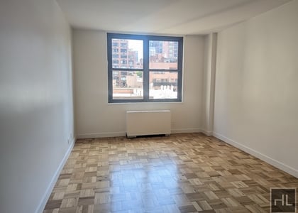 East 49 Street - Photo 1