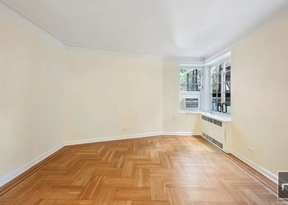 Jane St - Photo 1