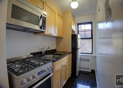 Christopher St - Photo 1