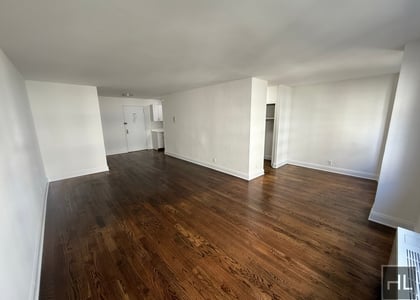 East 89 Street - Photo 1