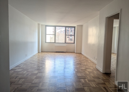 East 49 Street - Photo 1