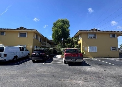 890 Nw 39th Street - Photo 1